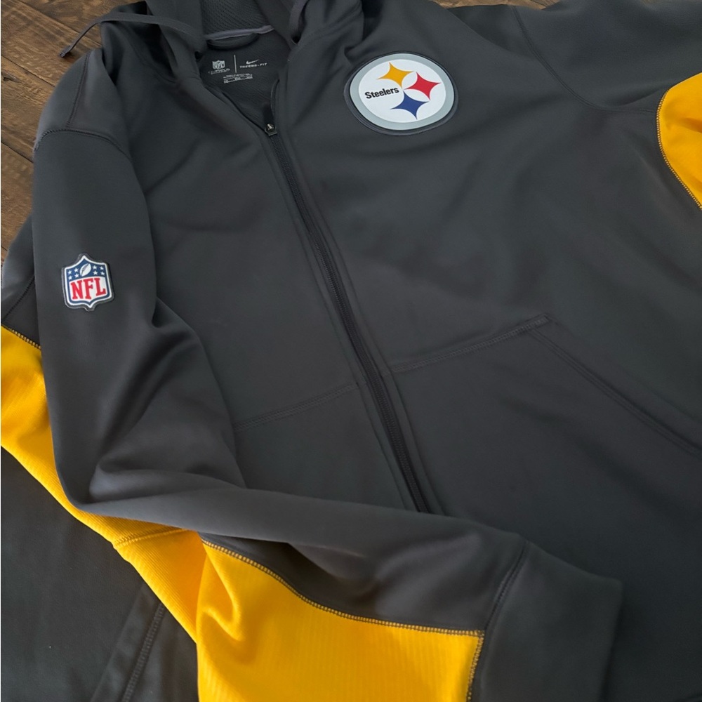 Nike Therma-Fit On-Field Hoodie in Black